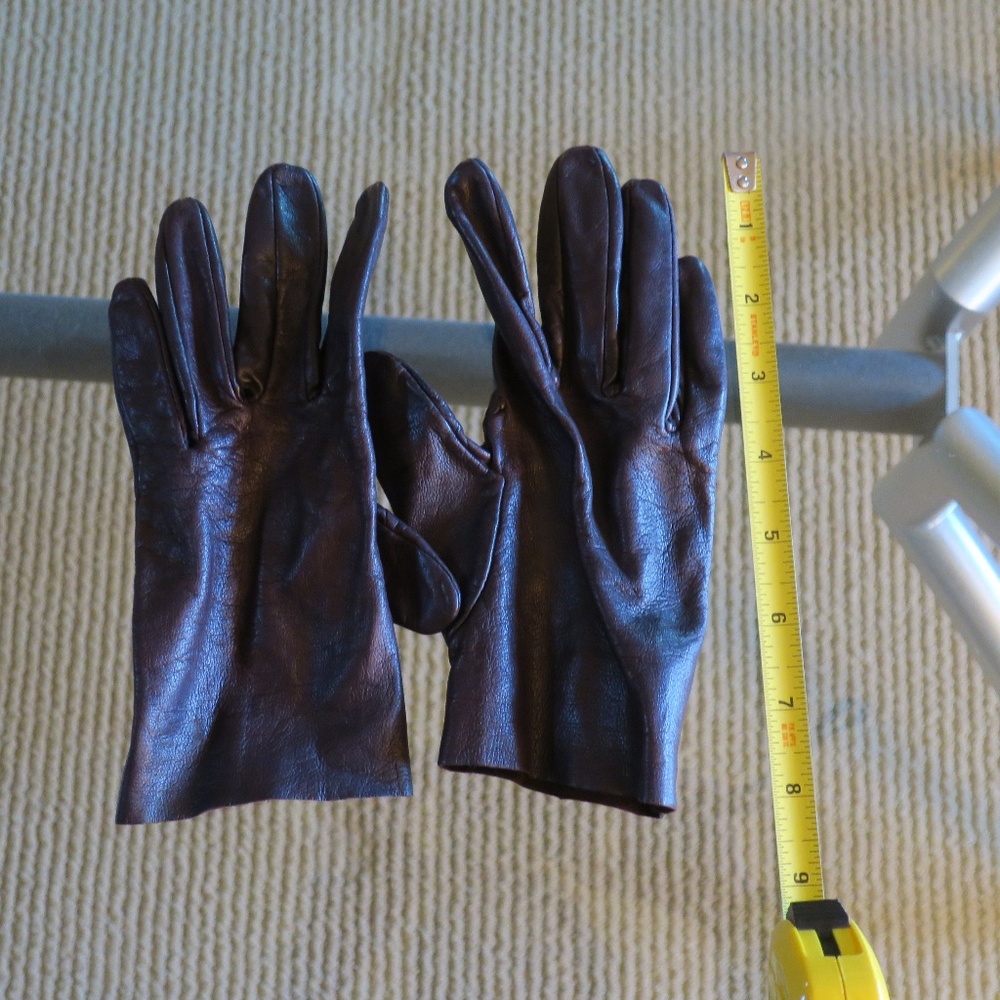 Women's leather gloves